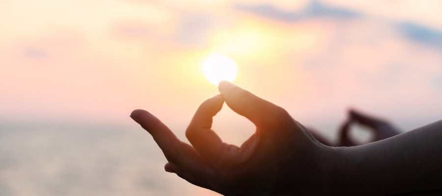 Sesiones prácticas de Mindfulness online ‘Amanecer en Comunidad e intimidad’